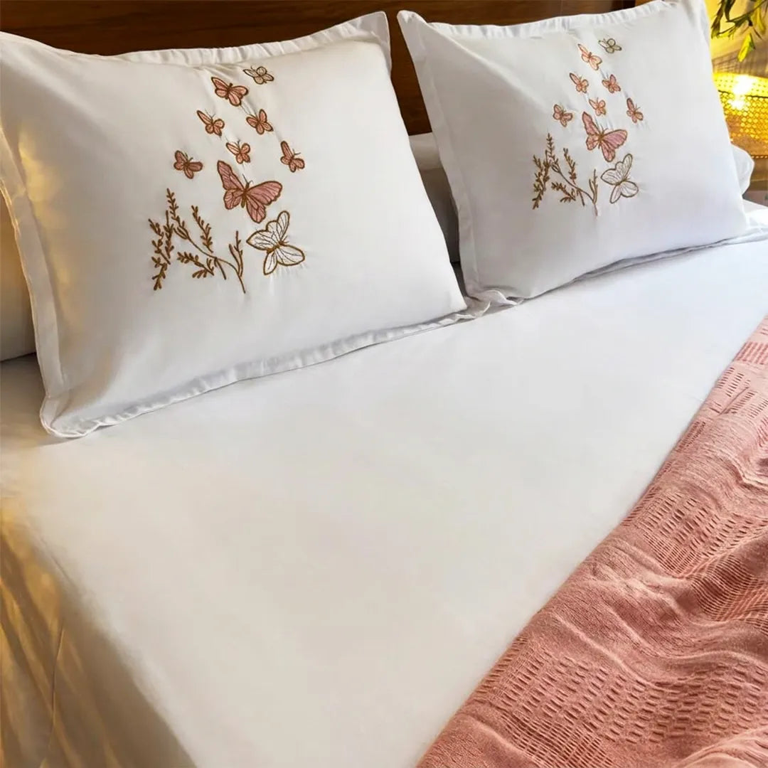Pink Butterfly Set – طقم سرير فراشات مطرز سيمون