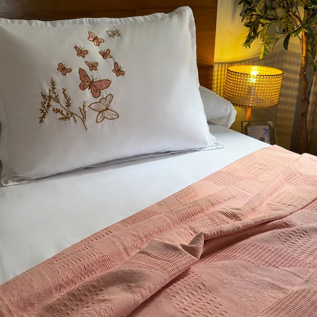 Pink Butterfly Set – طقم سرير فراشات مطرز سيمون