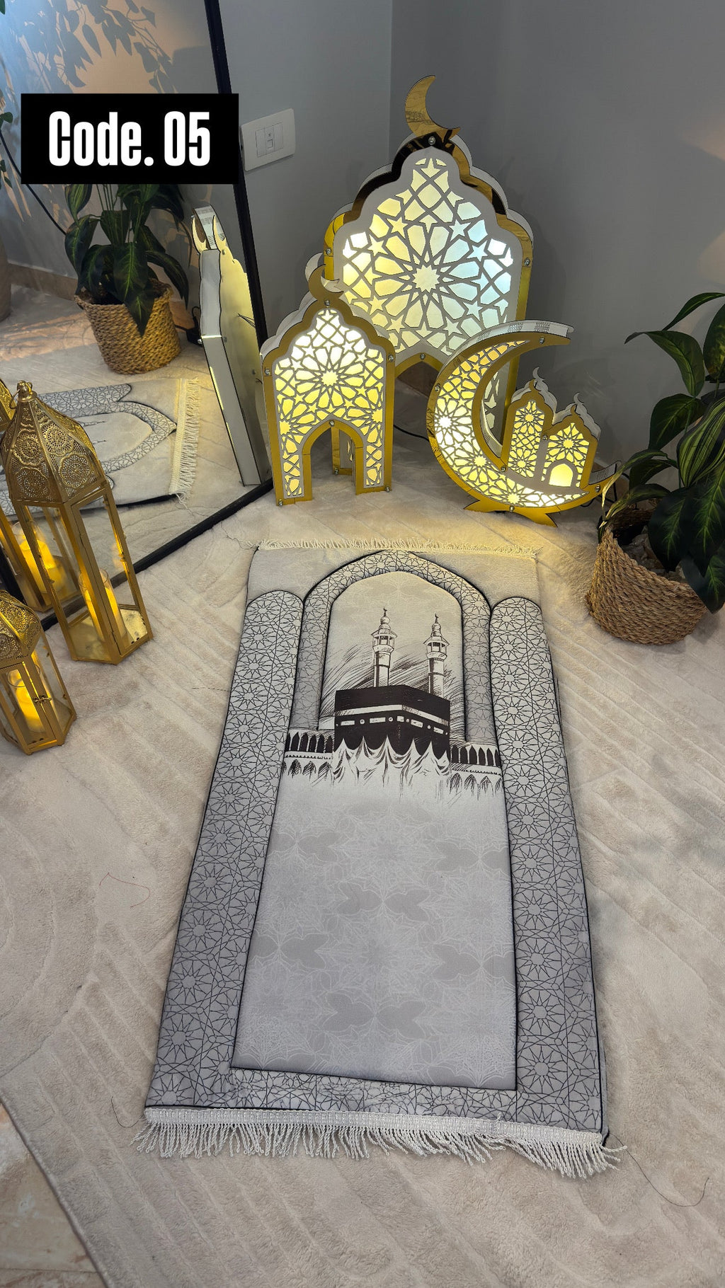 مصلية "رحاب مكة" المبطنة - رسمة الكعبة (رمادي) (Code : 05)