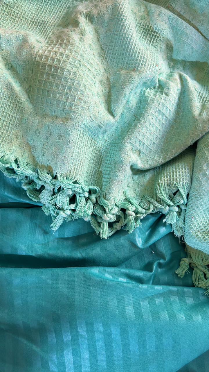 عرض الـ Set الاسترايب الكامل ( لحاف صيفى - ملايه -كوفرته ) لون اوشن بلو